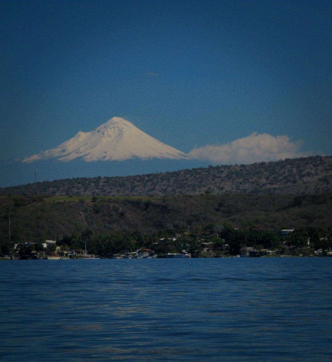 Paisajes naturales en el Lago de Tequesquitengo, Morelos; México