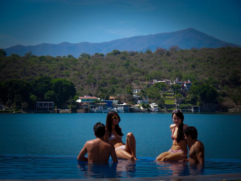 Clubes de Playa en el lago de Tequesquitengo, Morelos; México