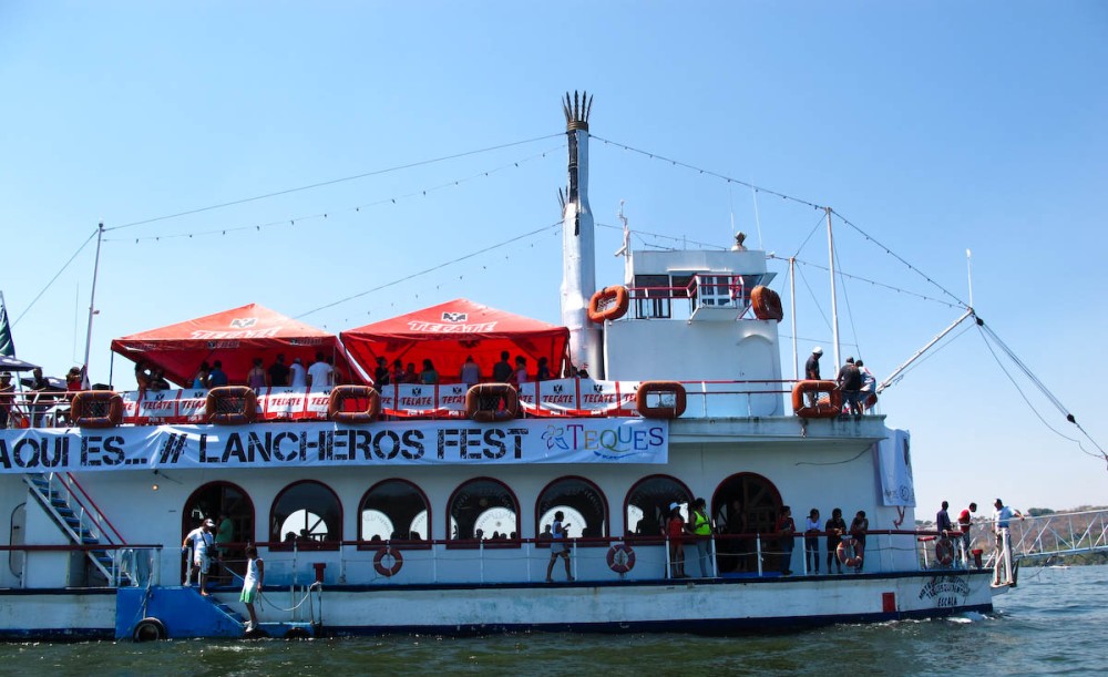 La actividad nocturna de las discotecas se vive a bordo del barco SOEN en Tequesquitengo, Morelos
