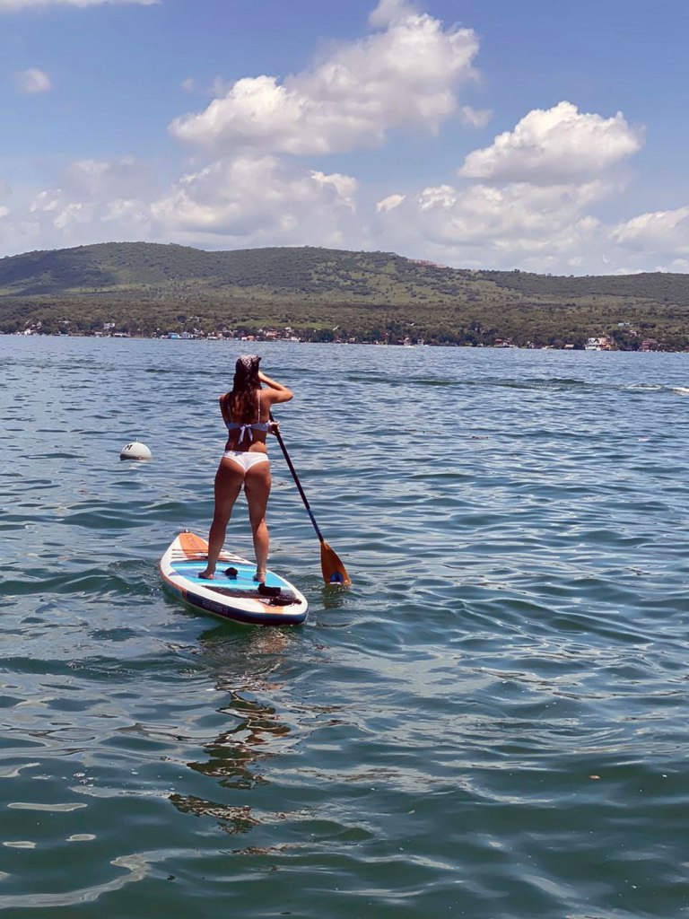 El remo en tablas de Paddle Board es una actividad deportiva, relajante e inspiradora en el lago de Tequesquitengo